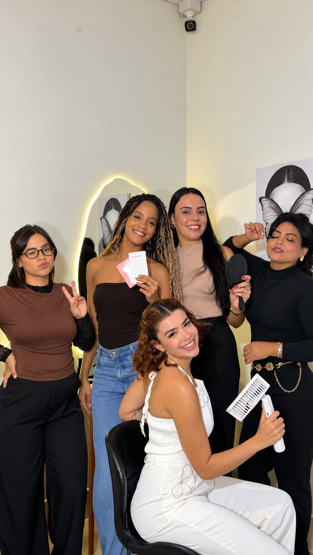 As cinco profissionais do studio Kauany Rocha Beauty Concept juntas